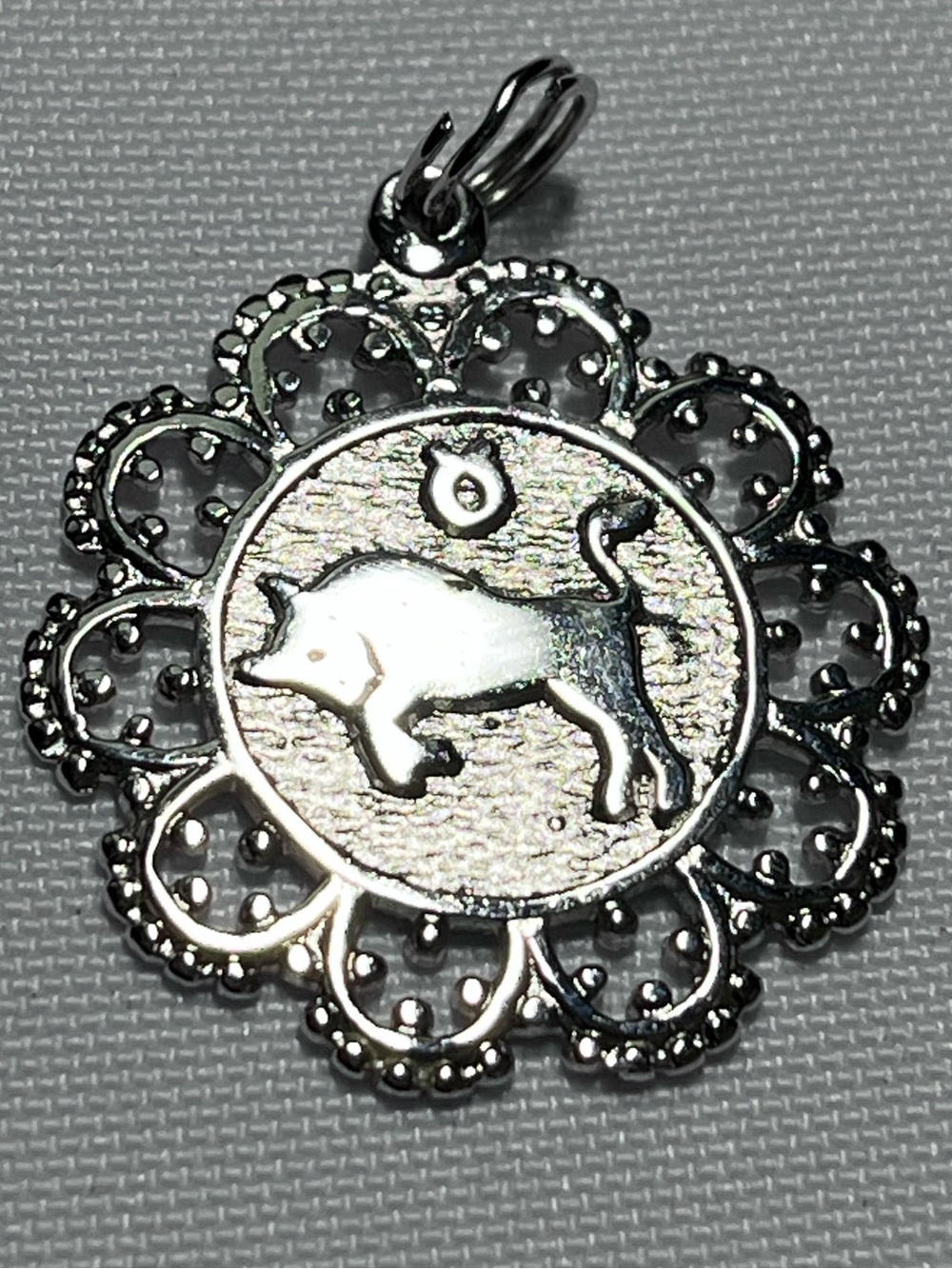 Vintage TAURUS BULL charm pendant
Sterling Silver
Stamped